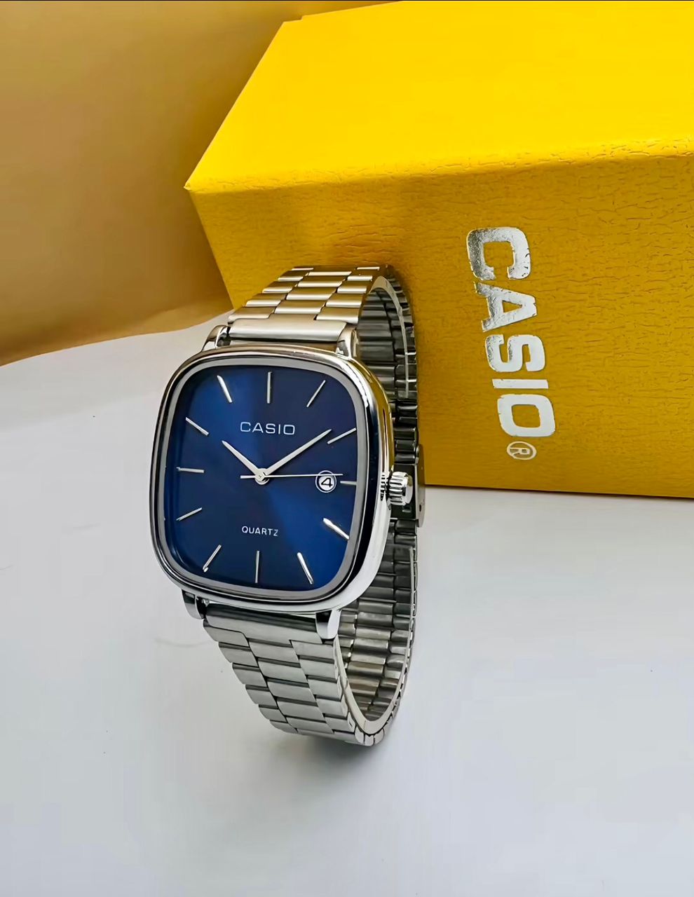 Montre CASIO en acier inoxydable de très bonne qualité