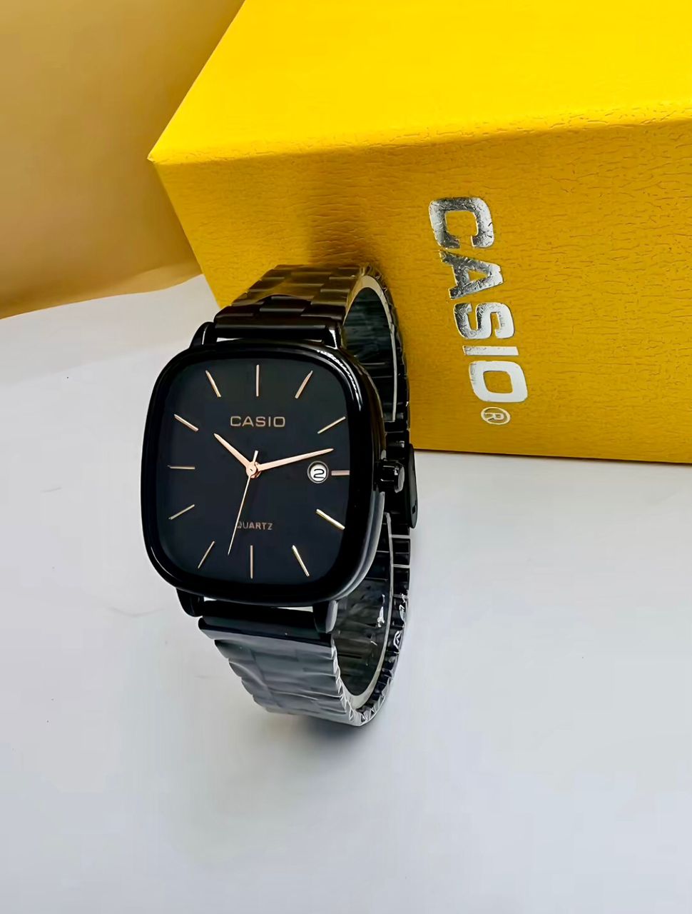 Montre CASIO en acier inoxydable de très bonne qualité